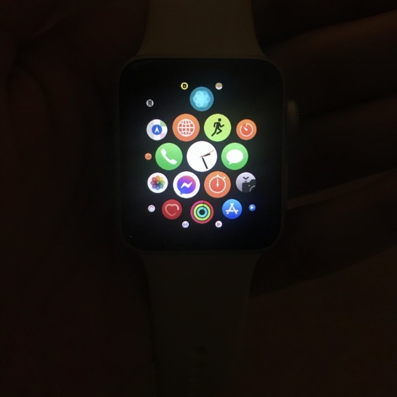 3rd Generation 38mm Apple Watch - Picture 5 of 5